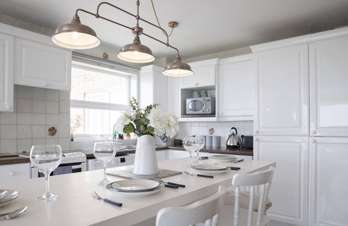 Lancing Apartment | Lancing Seascape with Seaview By My Getaways