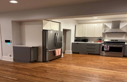 Whittier House | Land of 1000 Lakes. Downtown Minneapolis. Sleeps 4. Fully Furnished.