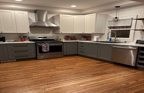 Whittier House | Land of 1000 Lakes. Downtown Minneapolis. Sleeps 4. Fully Furnished.