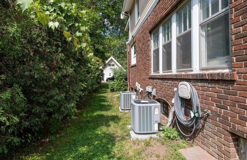 Whittier House | Land of 1000 Lakes. Downtown Minneapolis. Sleeps 4. Fully Furnished.
