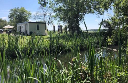 Municipality of Wijdemeren House | Landelijk gelegen chalet aan de Vecht vlakbij Amsterdam