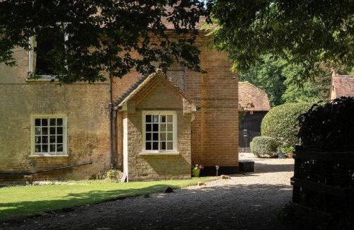Woodfalls House | Landford's Cottage, your retreat!