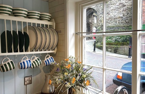 Rye Cottage | Landgate Cottage is opposite the 14th Century entrance to historic Rye town