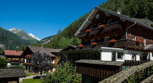 Heiligenblut House | Landhaus Alpenrose - Feriendomizile Pichler