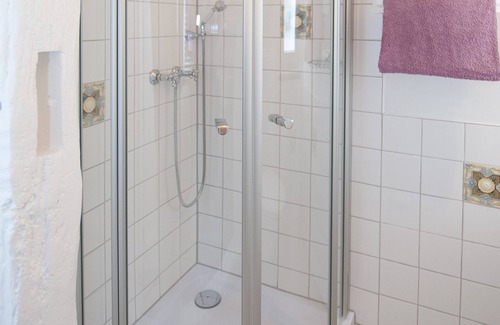Oberderdingen Apartment | Landhaus - Doppelzimmer mit WC und Dusche