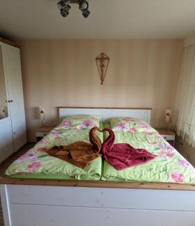 Friesau Apartment | Landhaus "Kühler Morgen", Komfortable 65 qm FeWo mit gehobener Ausstattung, Garten, baby- und kindgerecht