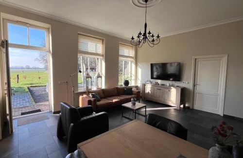 Losser House | Landhuis onder de lindeboom