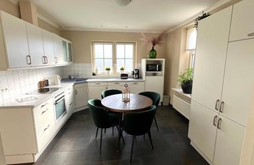 Losser House | Landhuis onder de lindeboom