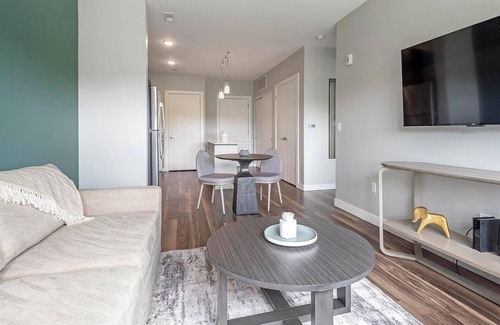 Edwardsville Apartment | Landing | Amazing 1BD, Clubhouse, Gym