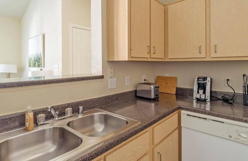 Southbelt/Ellington Apartment | Landing | Amazing 1BD, Clubhouse, Pool