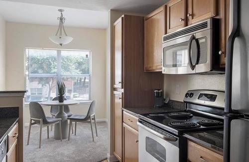 Sweetbriar Apartment | Landing | Amazing 1BD, Gym, Pool