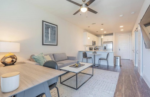 Wetmore Apartment | Landing | Amazing 1BD, Gym, Clubhouse