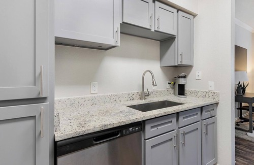 Pipers Meadow Apartment | Landing | Amazing 1BD, Gym, Pool