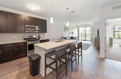 Schaumburg Apartment | Landing | Amazing 1BD, Clubhouse, Pool