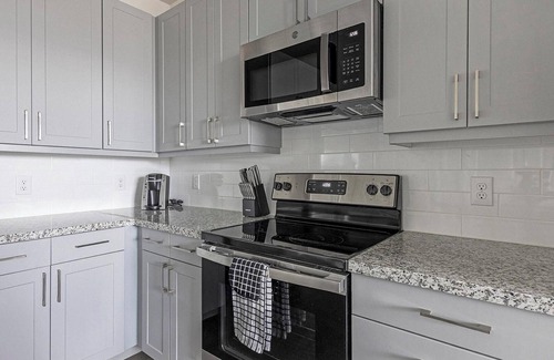 Spring Branch East Apartment | Landing | Amazing 2BD, Gym, Courtyard