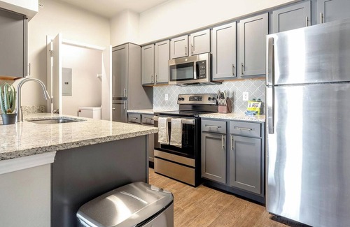 San Antonio Apartment | Landing | Amazing 2BD, Gym, Clubhouse