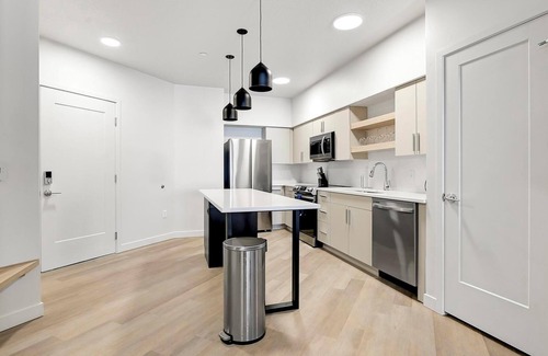 Downtown Salt Lake City Apartment | Landing | Amazing 1BD, Game Room, Courtyard