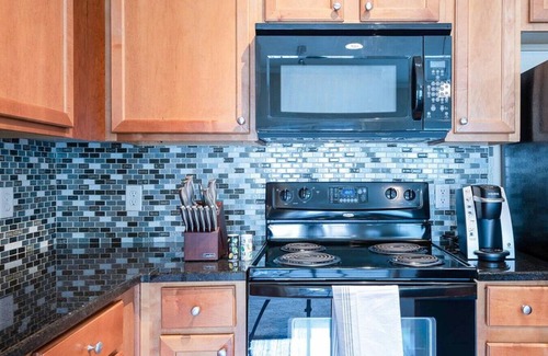 Hill Country Galleria Apartment | Landing at Avanti Hills at the Galleria - 1 Bedroom in Hill Country Galleria