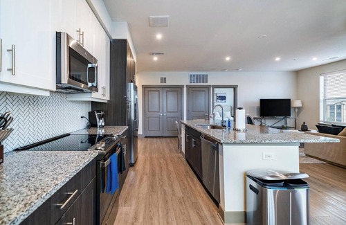 McKinney Apartment | Landing at Bridge at McKinney - 2 Bedrooms in D.