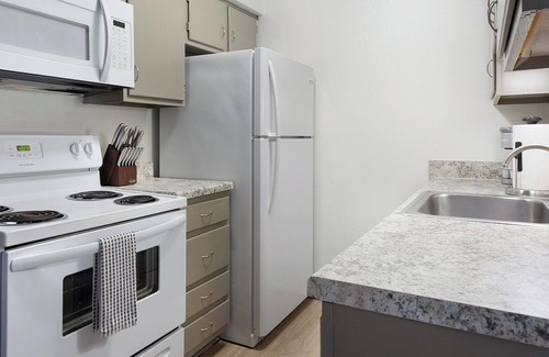 South Tulsa Apartment | Landing at Echo Trail Apartments - 1 Bedroom in.