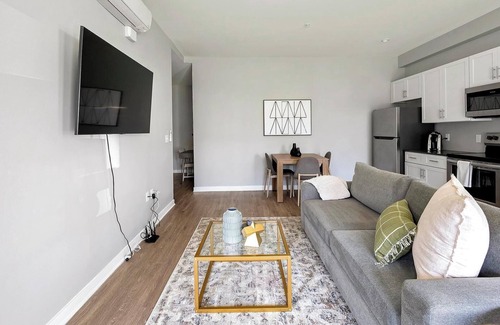 Nashville Apartment | Landing at Fifty Forty Flats - 1 Bedroom in Len.