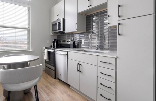 Downtown Apartment | Landing at Foster on the Park - Studio in Downtown