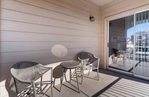 Fort Worth Apartment | Landing at Oxford at Lake Worth - 1 Bedroom in .