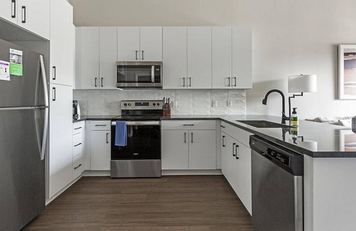 Riverside Apartment | Landing at The Darby at Briarcliff - 1 Bedroom in Downtown North Kansas City