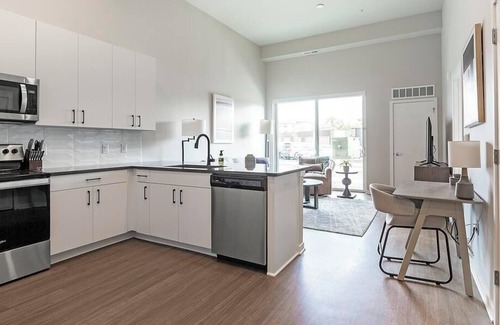 Riverside Apartment | Landing at The Darby at Briarcliff - 1 Bedroom in Downtown North Kansas City