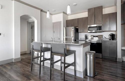 Manor Apartment | Landing at The Flats at Shadowglen - 1 Bedroom .