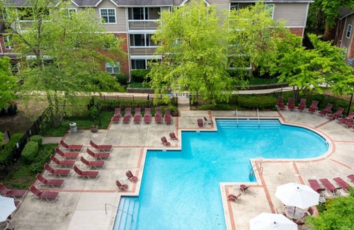 Chicago Apartment | Landing at The Green at Chevy Chase - 2 Bedrooms in Downtown Buffalo Grove