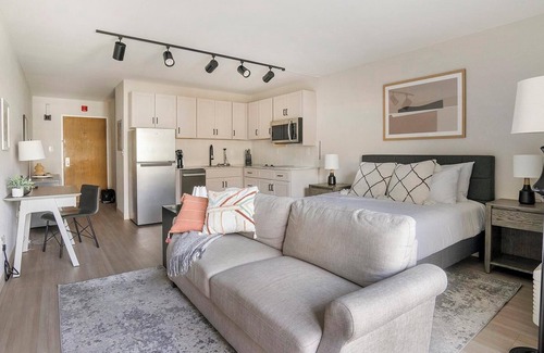 Northeast Raleigh Apartment | Landing at The Harrison - Studio in Northeast R.