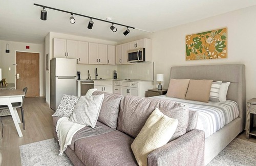 Northeast Raleigh Apartment | Landing at The Harrison - Studio in Northeast R.