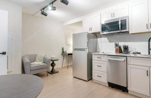 Northeast Raleigh Apartment | Landing at The Harrison - 1 Bedroom in Northeas.
