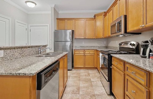Greensboro Apartment | Landing at The Plantation at Pleasant Ridge - 3 Bedrooms in Downtown Greensboro