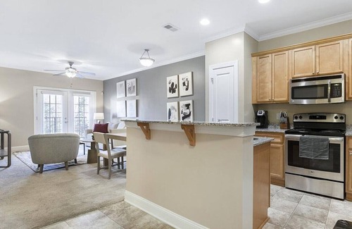 Greensboro Apartment | Landing at The Plantation at Pleasant Ridge - 1 Bedroom in Downtown Greensboro