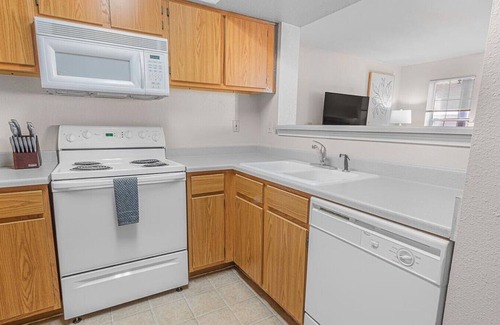 Greenwich Apartment | Landing at The Remington Apartments - 1 Bedroom in Downtown Wichita