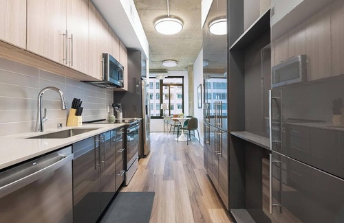 Baileys Crossroads Apartment | Landing at Three Collective - 1 Bedroom in Fall.