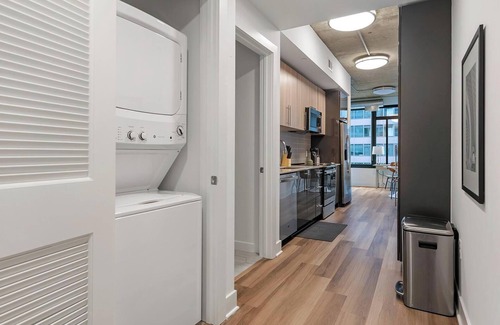 Baileys Crossroads Apartment | Landing at Three Collective - 1 Bedroom in Fall.