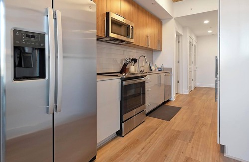 Baileys Crossroads Apartment | Landing at Three Collective - 1 Bedroom in Fall.