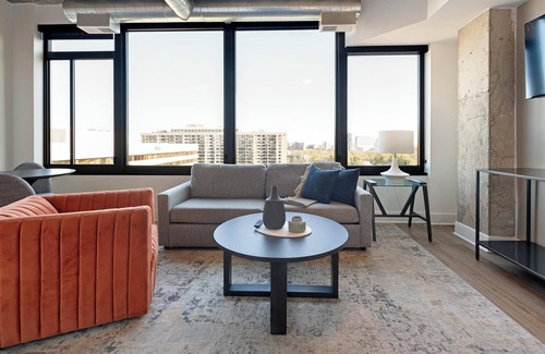 Baileys Crossroads Apartment | Landing at Three Collective - 1 Bedroom in Fall.