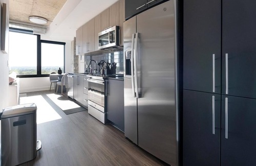 Baileys Crossroads Apartment | Landing at Three Collective - 1 Bedroom in Fall.