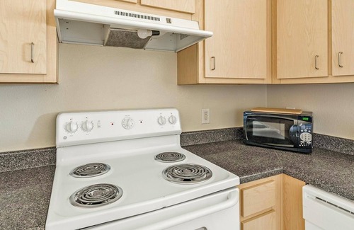 Southbelt/Ellington Apartment | Landing | Beautiful 1BD, Clubhouse, Pool