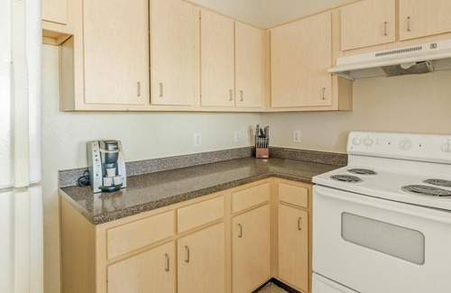 Southbelt/Ellington Apartment | Landing | Beautiful 1BD, Clubhouse, Pool