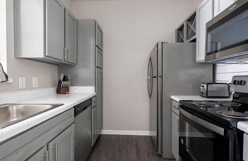 Briarforest Apartment | Landing | Beautiful 1BD, Gym, Pool