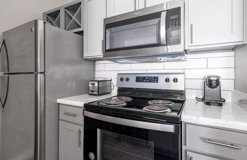 Briarforest Apartment | Landing | Beautiful 1BD, Gym, Pool