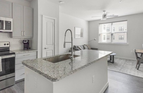 Spring Branch East Apartment | Landing | Beautiful 1BD, Gym, Pool