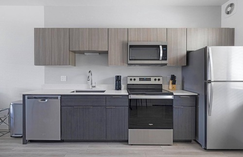 Goodyear Apartment | Landing | Beautiful 1BD, Gym, Pool