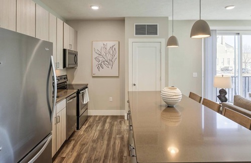 Newberry Apartment | Landing | Beautiful 1BD, Gym, Pool
