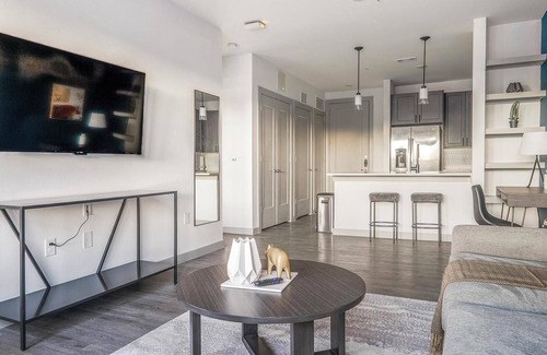 MLK Apartment | Landing | Beautiful 1BD, Yoga Studio